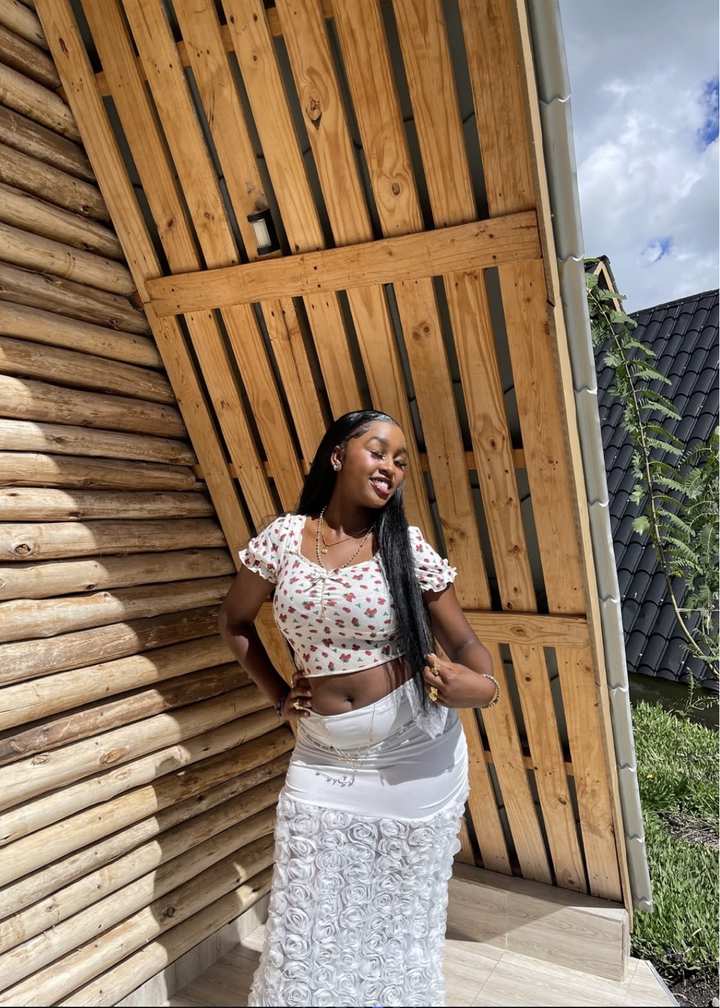 Flavia in a floral look